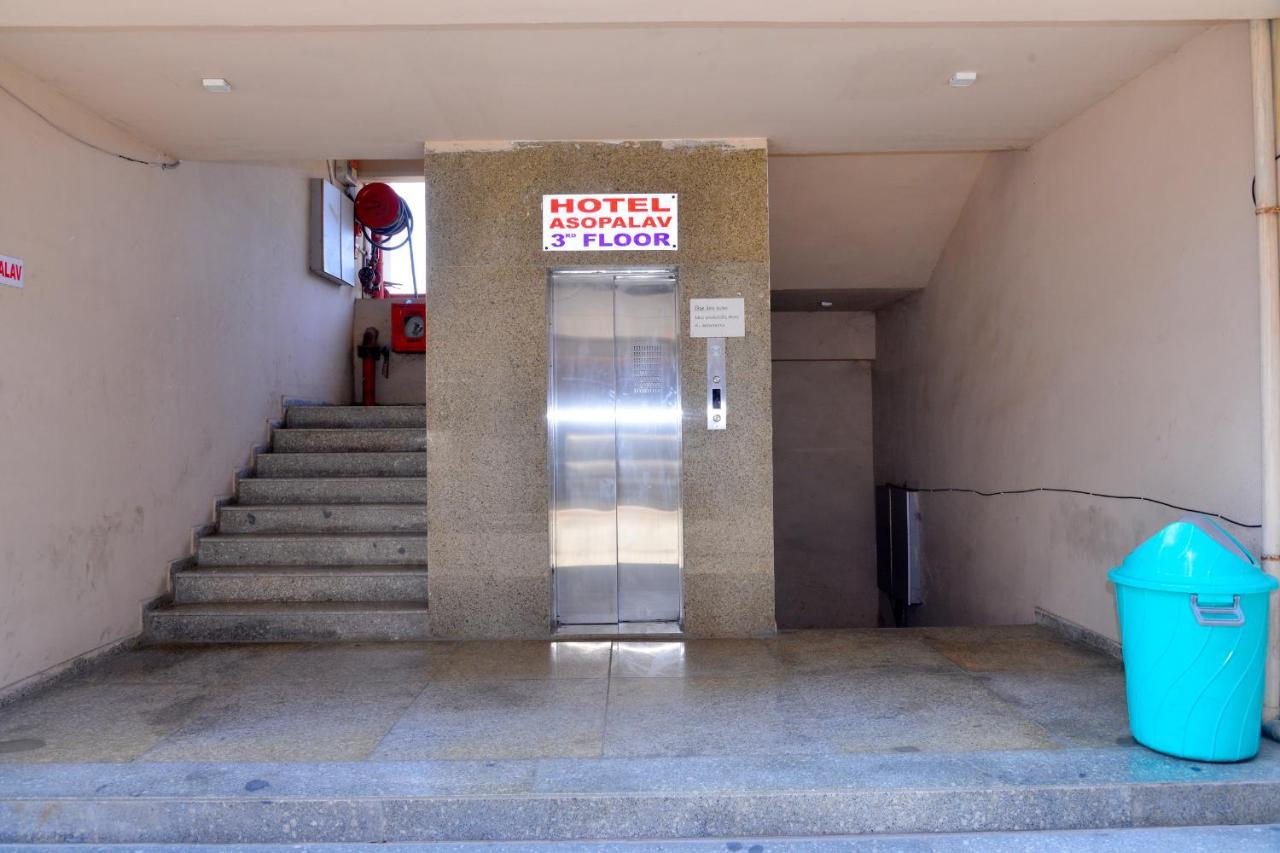 Hotel Asopalav Gandhinagar Bagian luar foto