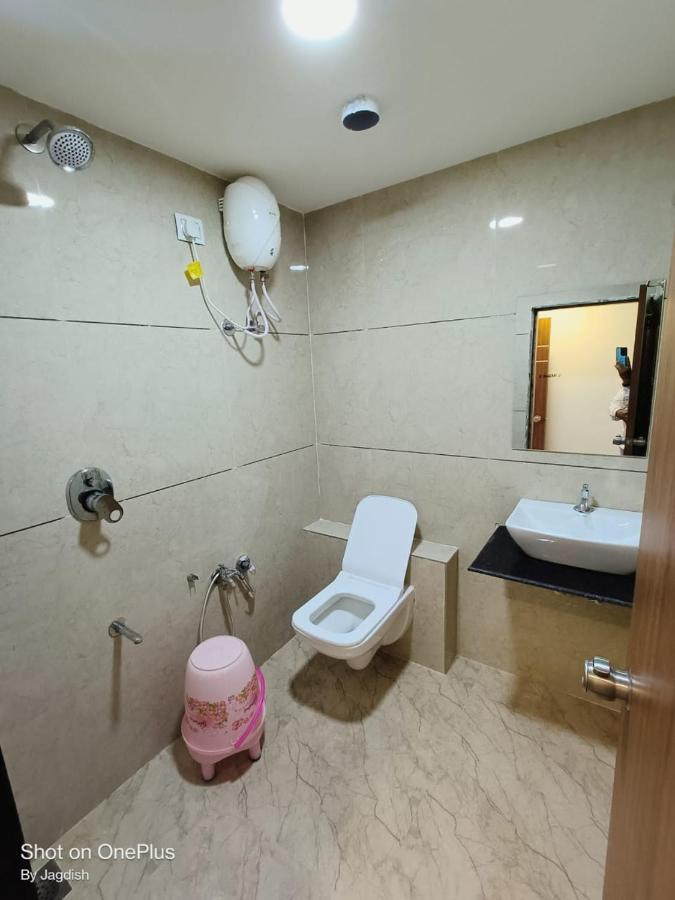 Hotel Asopalav Gandhinagar Bagian luar foto
