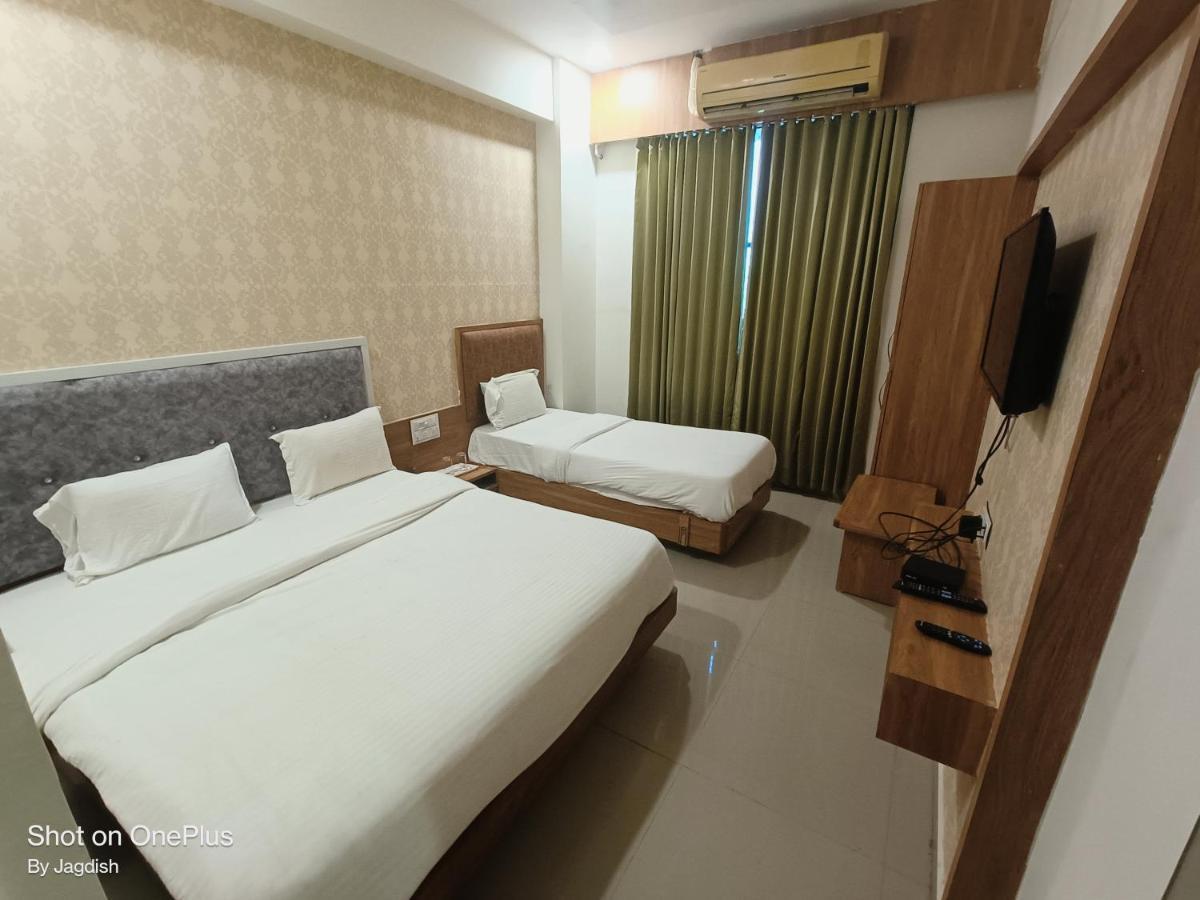 Hotel Asopalav Gandhinagar Bagian luar foto