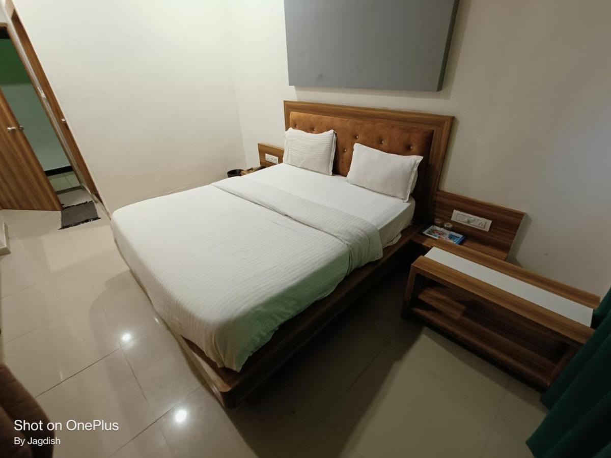 Hotel Asopalav Gandhinagar Bagian luar foto