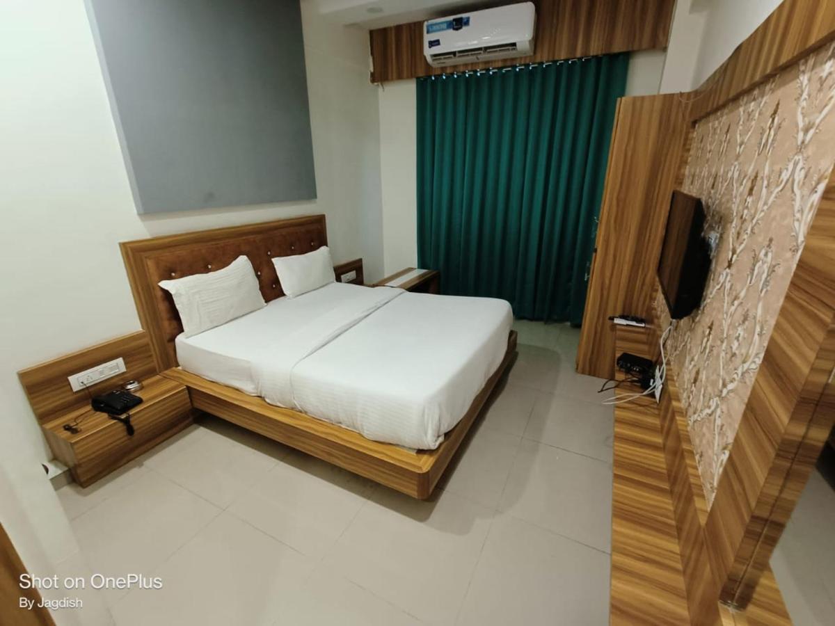 Hotel Asopalav Gandhinagar Bagian luar foto